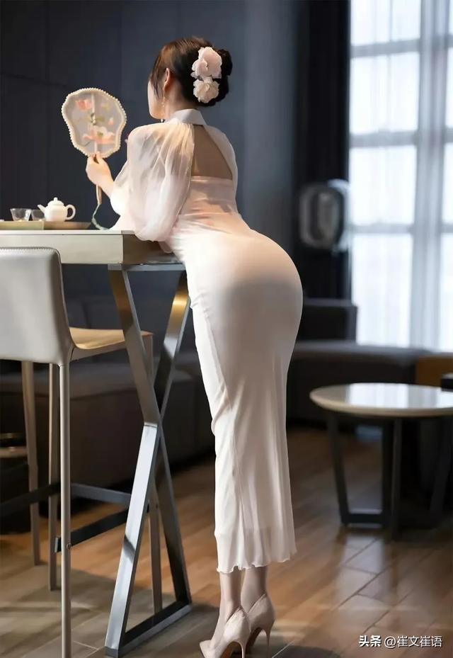 顶级模特杨晨晨,极品身材、完美腰臀,背影太美了