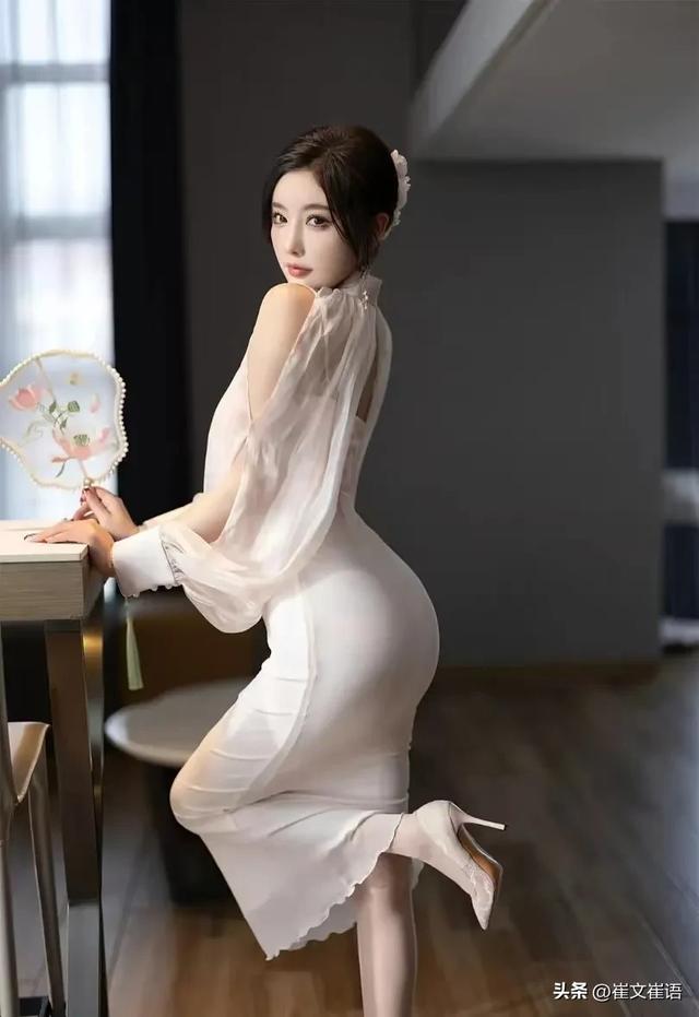 顶级模特杨晨晨,极品身材、完美腰臀,背影太美了