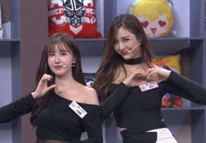 解说女主播(因解说CF赛事而大火的女主播，歆儿第四，超美腐团儿也输给了她)