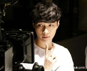 韩国女主播ck福利视频在线看(堪称肉体饭福利张艺兴第三季CK内衣广告太撩人)