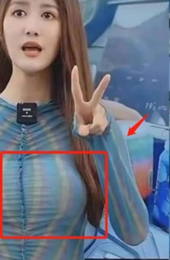 惊!身材火辣!女主播内衣下滑引发热议