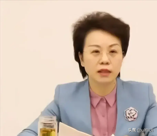 贵州女“老虎”,被逮捕画面曝光,网友关注点都在衣服上