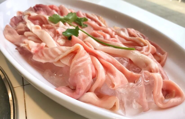 重庆空姐兼职开火锅店,靠颜值火爆一时,半年赔60万只能关门歇业