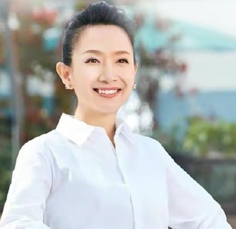 主持人王芳和王为念热舞,魔性扭动惹大笑,曾患重病对方心疼落泪