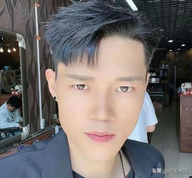 网红“青海摇阿浩”去世!年仅26岁额头纹天眼,后悔抽烟酗酒熬夜