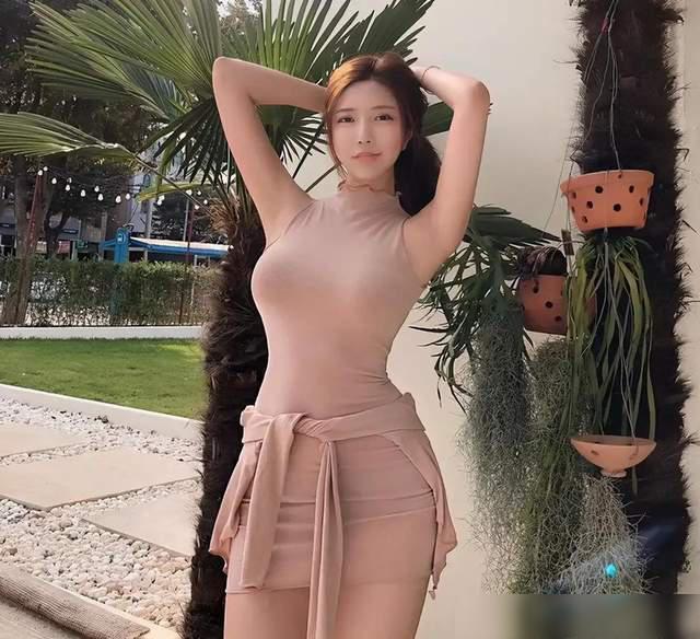 王思聪花2亿未签到的韩国女主播！细腰九头身！完美腰身怎么练成