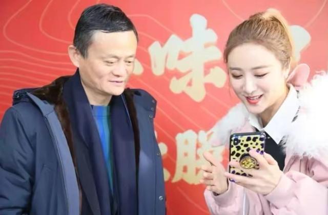 还记得偷税漏税消失一年的薇娅吗?如今赚得比之前还多