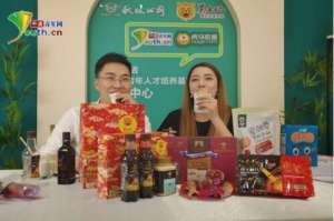 女主播张心(“龙江绿香飘全国”公益直播助力龙江好物“走出去”)