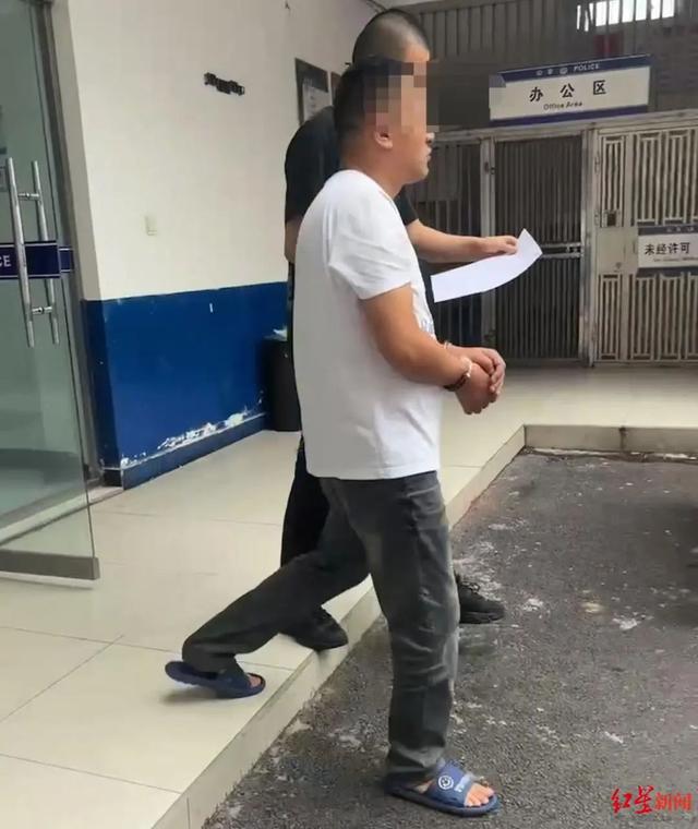 女主播凌晨路边直播,被宝马车蓄意冲撞!司机暴怒原因查明