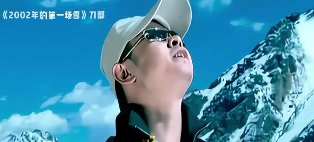 云朵直播时泪洒屏幕,观众怒骂竟揭露了粉丝们的真面目?