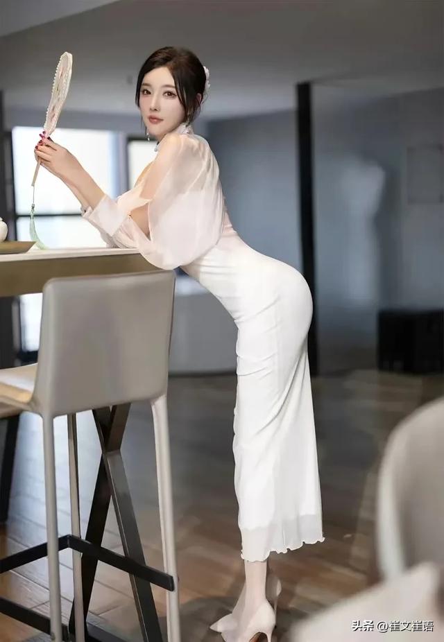 顶级模特杨晨晨,极品身材、完美腰臀,背影太美了