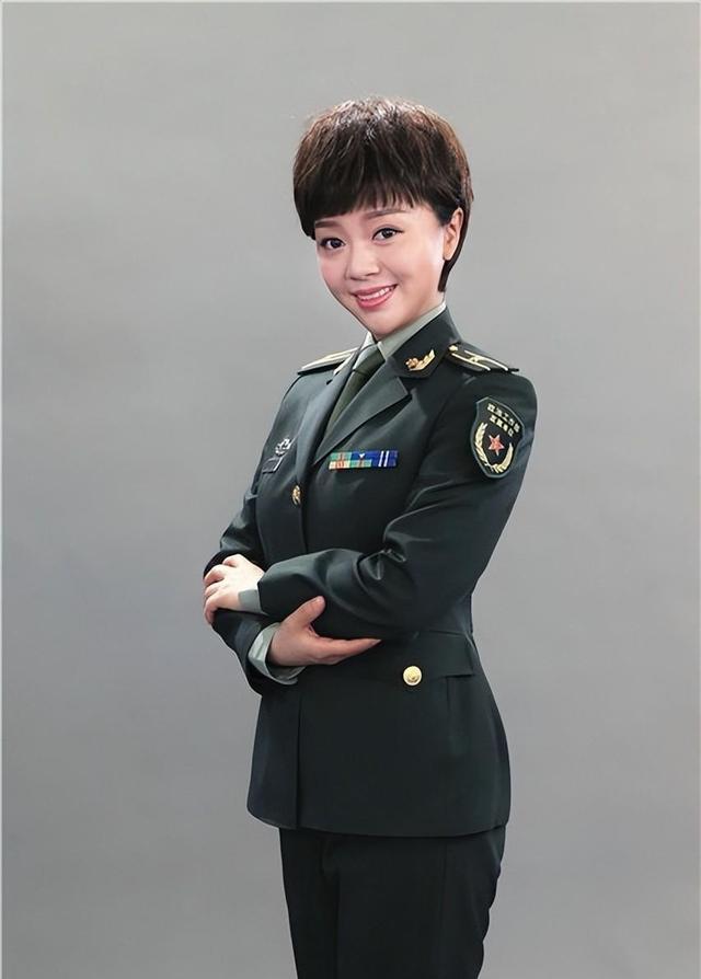 央视《军事报道》四大美女,全国唯一穿军装播报新闻的主播
