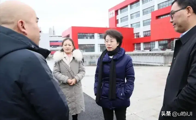 贵州女“老虎”,被逮捕画面曝光,网友关注点都在衣服上