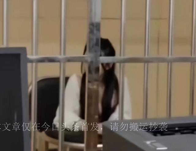 25岁女网红深夜直播不雅动作,向粉丝承诺,如果PK输了就脱衣