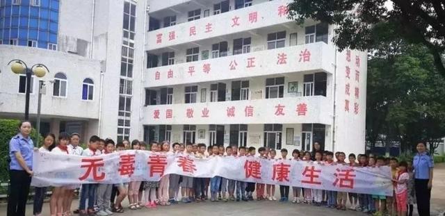 常州警花变身网红女主播,自创MV颜值爆表俘获粉丝无数