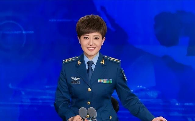 央视《军事报道》四大美女,全国唯一穿军装播报新闻的主播