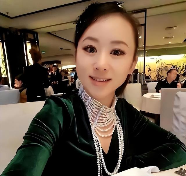 13年香港美女主持发文《我被大老虎霸占的4年》:每天一万不开心