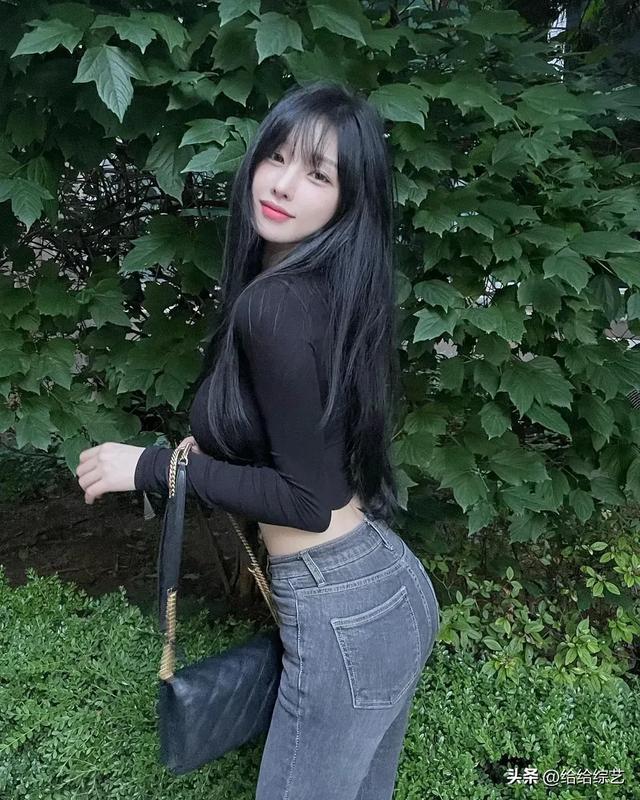 韩国百万级女主播hankung,清纯外表,性感身材,反差感十足