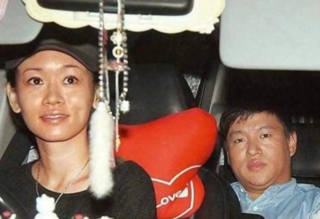 “消失”的港姐杨思琦：深夜直播唱歌、付费聊天，她经历了什么？