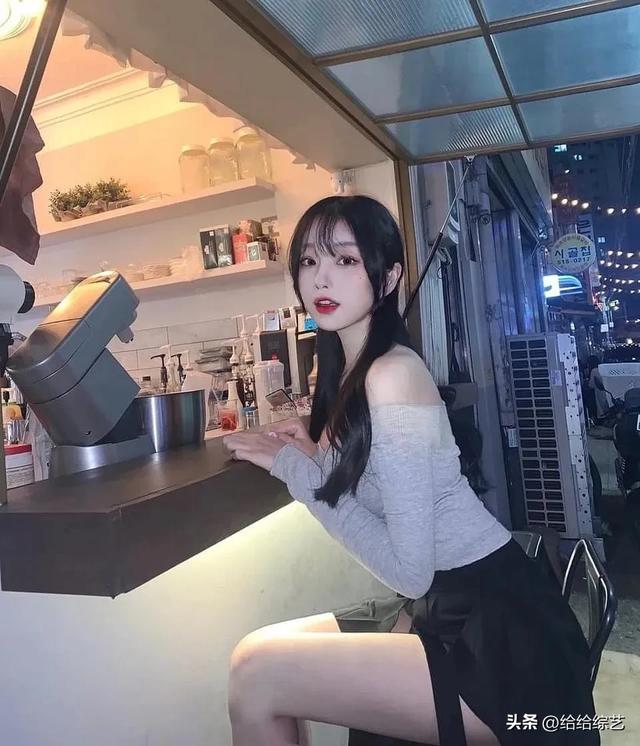 韩国百万级女主播hankung,清纯外表,性感身材,反差感十足