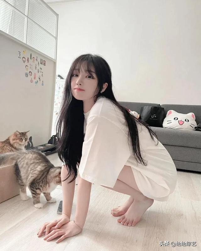 韩国百万级女主播hankung,清纯外表,性感身材,反差感十足