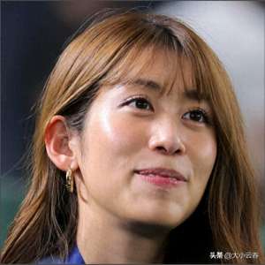 王者荣耀美女主播安奈(“像没穿衣服一样” ，奥运会女主播现场穿搭惹争议)