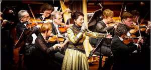 女主播雨花石(中音和高音的激情碰撞 陌陌奥云格日乐同李雨儿央视献唱)