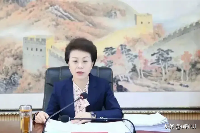 贵州女“老虎”,被逮捕画面曝光,网友关注点都在衣服上
