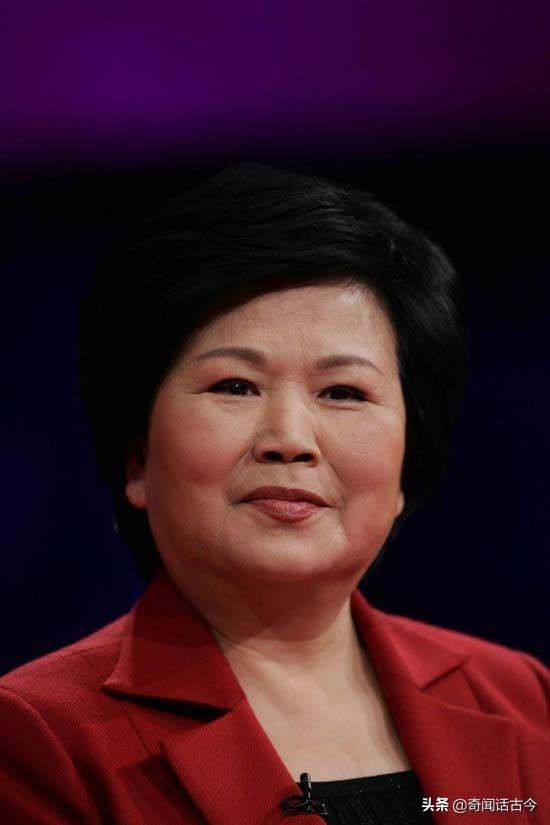 她是新闻联播最早的主持人,退休后卷入广告风波,今低调安享晚年