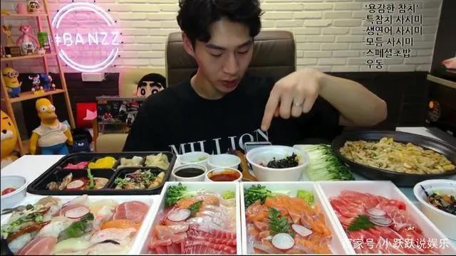 吃播结束后忘关摄像头,粉丝听到主播催吐的声音大呼失望