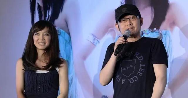 云朵直播时泪洒屏幕,观众怒骂竟揭露了粉丝们的真面目?