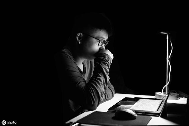 我相信这几种伤精的不良习惯,很多男士都有做过,现在快点停止吧