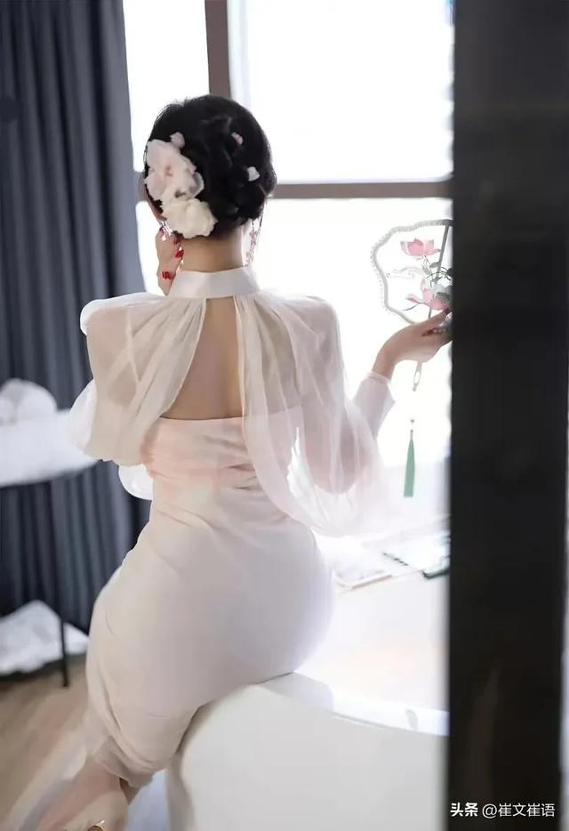 顶级模特杨晨晨,极品身材、完美腰臀,背影太美了