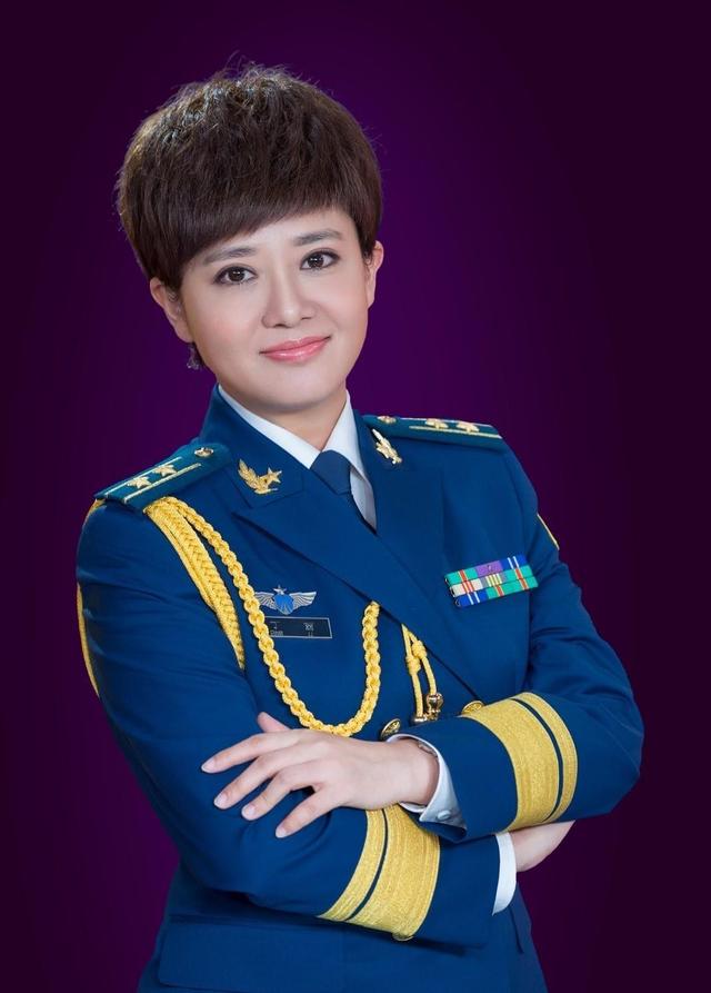 央视《军事报道》四大美女,全国唯一穿军装播报新闻的主播