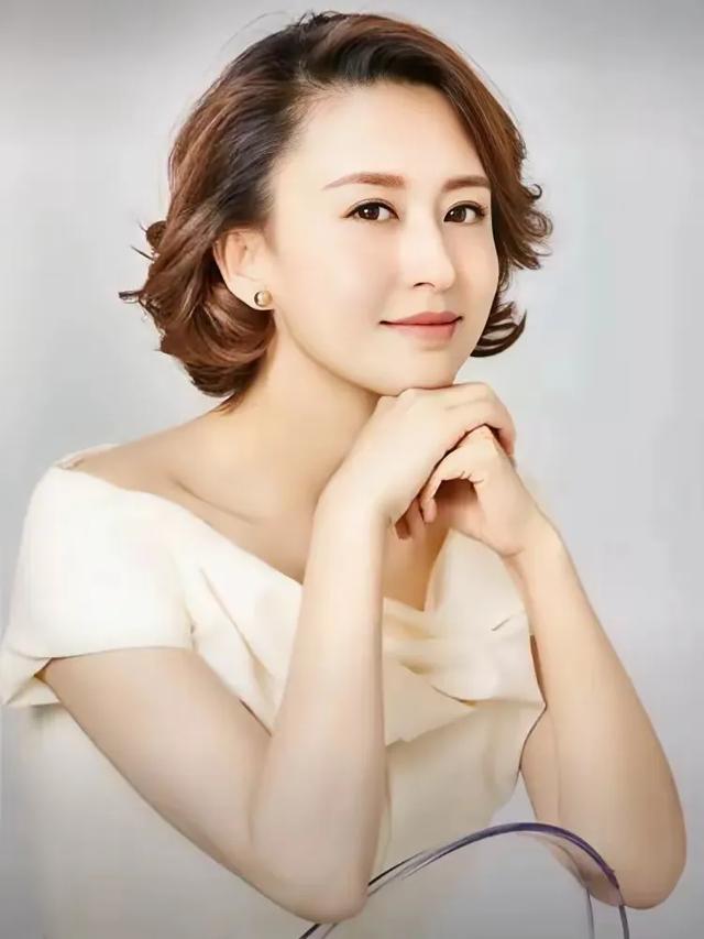 十二位央视美女主持人,每一位都是才貌双全,有没有喜欢的女主播