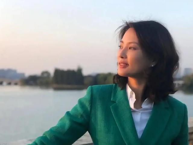 刘芳菲:从央视主持到带货主播,两度婚姻挫折,依然活成自己的光