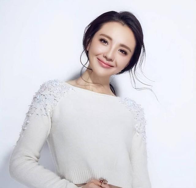 甘肃女演员因《甄嬛传》爆火,嫁入豪门,后为自己的狂傲付出代价