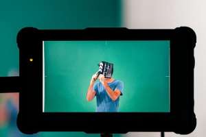 女主播阿里ed2k(爱腾涨价被诟病，为何高价奈飞风景独好？)