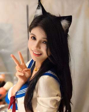 lol女主播特效(狗头萝莉拍仙女棒特效，盈盈细腰勾起回忆，网友：转呼啦圈练的)