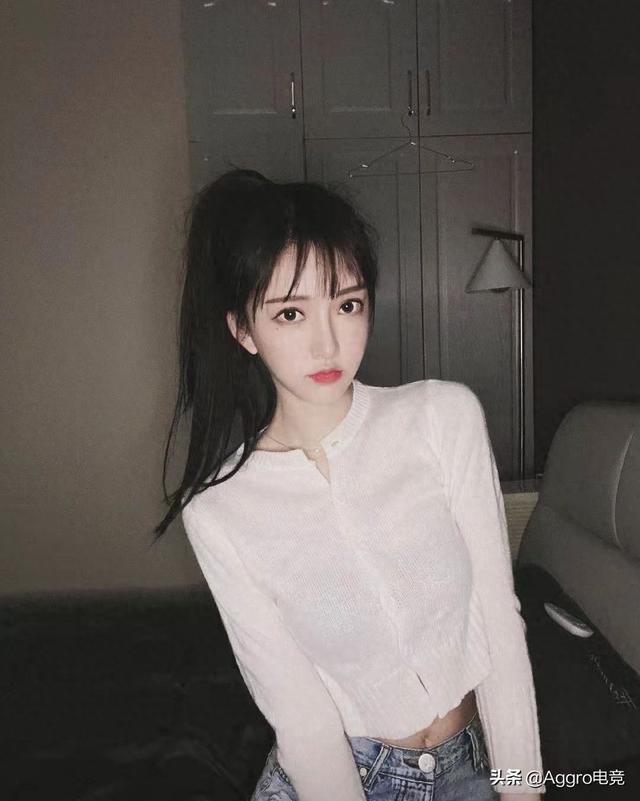 斗鱼女主播双腿淤青直播,被观众质疑,无奈晒出练舞视频自证
