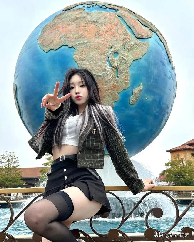 韩国百万级女主播hankung,清纯外表,性感身材,反差感十足