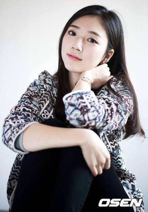 韩国LOL新晋女神主持，身材高挑颜值更胜前任