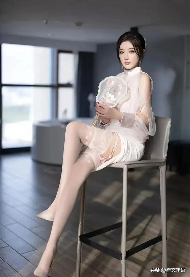 顶级模特杨晨晨,极品身材、完美腰臀,背影太美了