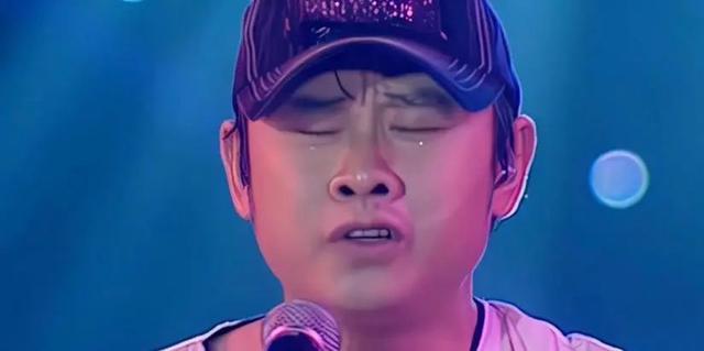 云朵直播时泪洒屏幕,观众怒骂竟揭露了粉丝们的真面目?