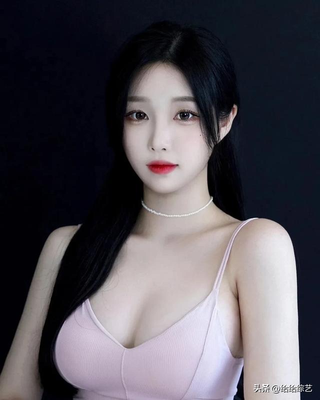 韩国百万级女主播hankung,清纯外表,性感身材,反差感十足