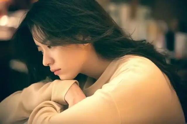 450 万公款 “买笑”:女子的沉沦之路