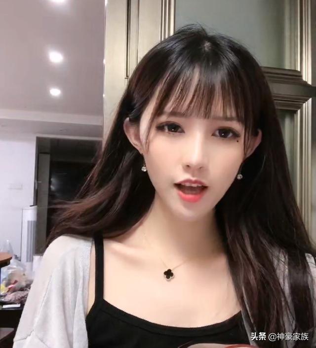 陌陌两美女主播在线互K!清纯女主播惨遭闺蜜曝丑照