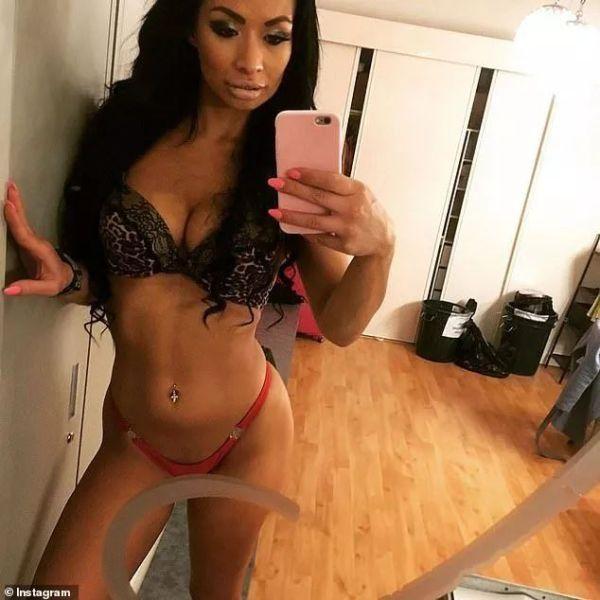 玩脱了!阿德裸体小姐大赛美女选手自带5毛火焰特效,烈焰热舞!却火烧舞台,损失惨重,200人紧急疏散