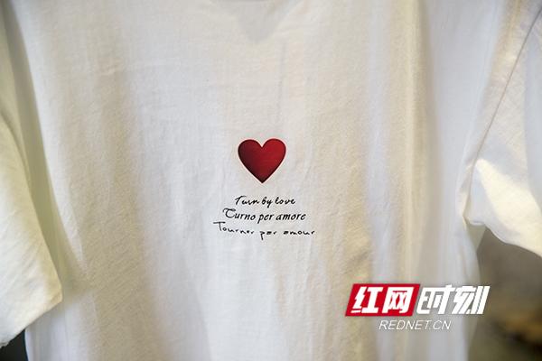 “疫”眼洞见②丨让爱与美好传递 服装定制店的暖心“突围”