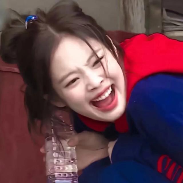 BLACK PINK成员Jennie奶里奶气可爱头像